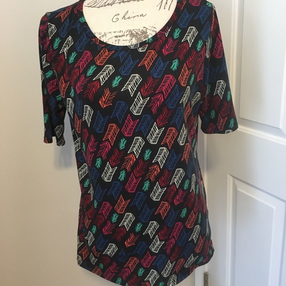 LuLaRoe Irma Tunic Top Womens Large Black Multi Color Arrow Feather Scoop Neck
